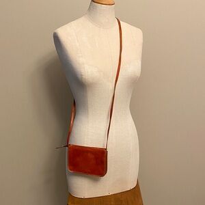 Elegant Tan Leather Crossbody Bag